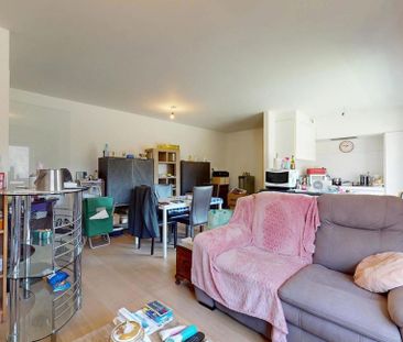 Appartement te huur in Anderlecht voor € 1.000 met 1 slaapkamer - Photo 2