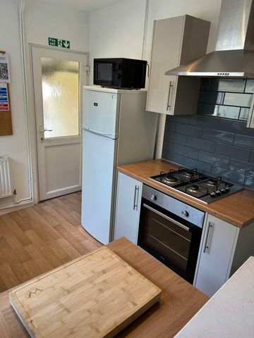 Nailsworth Terrace - Photo 2