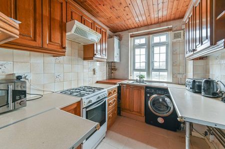 3 bedroom flat to rent - Photo 4