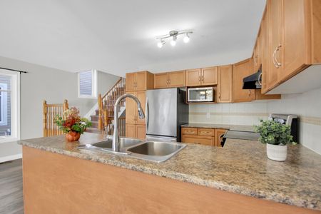 For Lease - 207 Hidden Meadow Avenue, Blossom Park - Airport and Area, Ontario - Photo 4