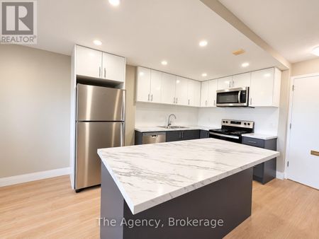 309 - 45 PAISLEY BOULEVARD W, Mississauga, Ontario, L5B1E4 - Photo 2
