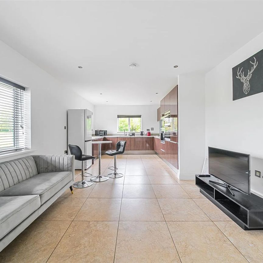 2 bed apartment to rent in Royal Connaught Drive, Bushey, WD23 - Photo 1