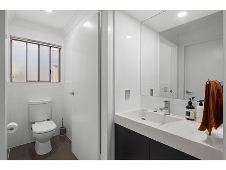 15 Bombala Street, Broadbeach Waters QLD 4218 - House For Rent | Domain - Photo 2