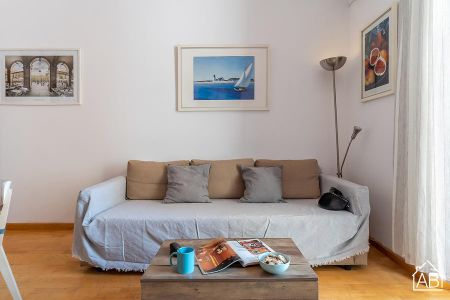 Bright Apartment with a Terrace on Las Ramblas - Photo 3