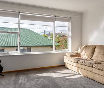 Walk to Cafés & CBD – East Launceston Townhouse - Photo 1