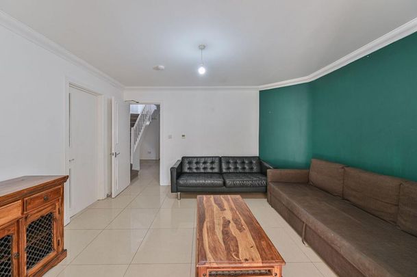 4 bedroom terraced house to rent - Photo 1