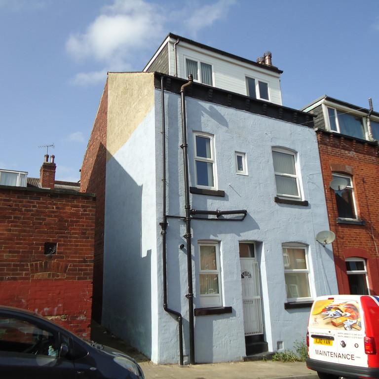 4 bedroom terraced house to rent - Photo 1