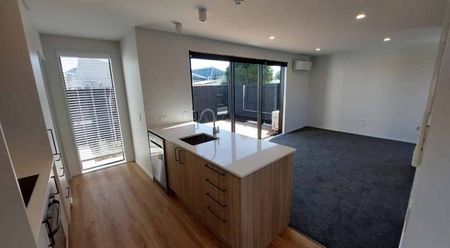 Trendy Townhouse - Photo 2