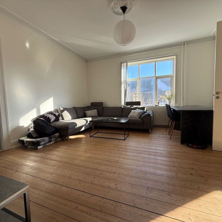 Flot 3 værelses lejlighed med stor vestvendt altan - Photo 1