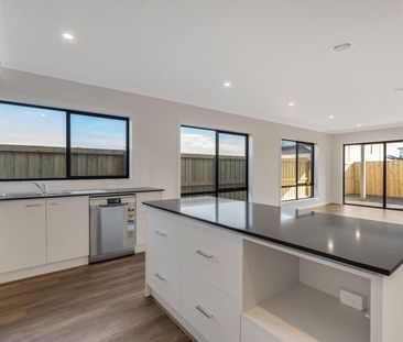 Modern Family Home - Photo 4