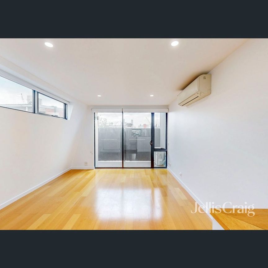 Stylish, Light-Filled Richmond Home in Prime Location - Photo 1