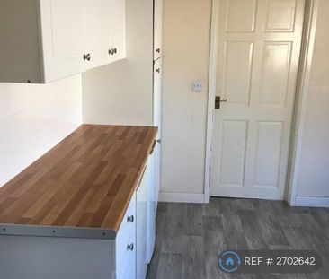 2 bedroom end of terrace house to rent - Photo 6