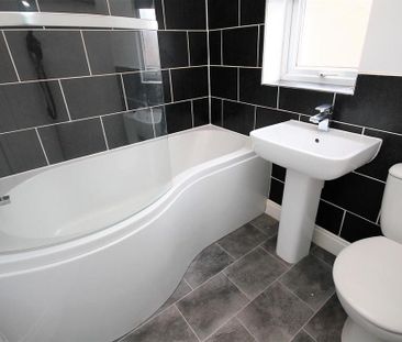 2 bedroom end of terrace house to rent - Photo 4