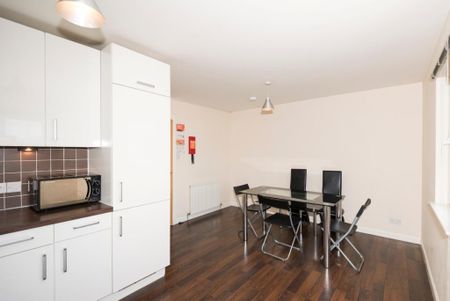 4 bedroom flat to rent - Photo 5