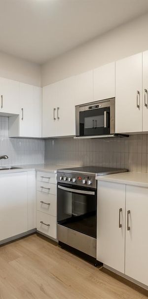 Sunny And Renovated 1 Bedroom Unit - Downtown Montreal - 5301-5317 Sherbrooke Street West, Montréal - Photo 1