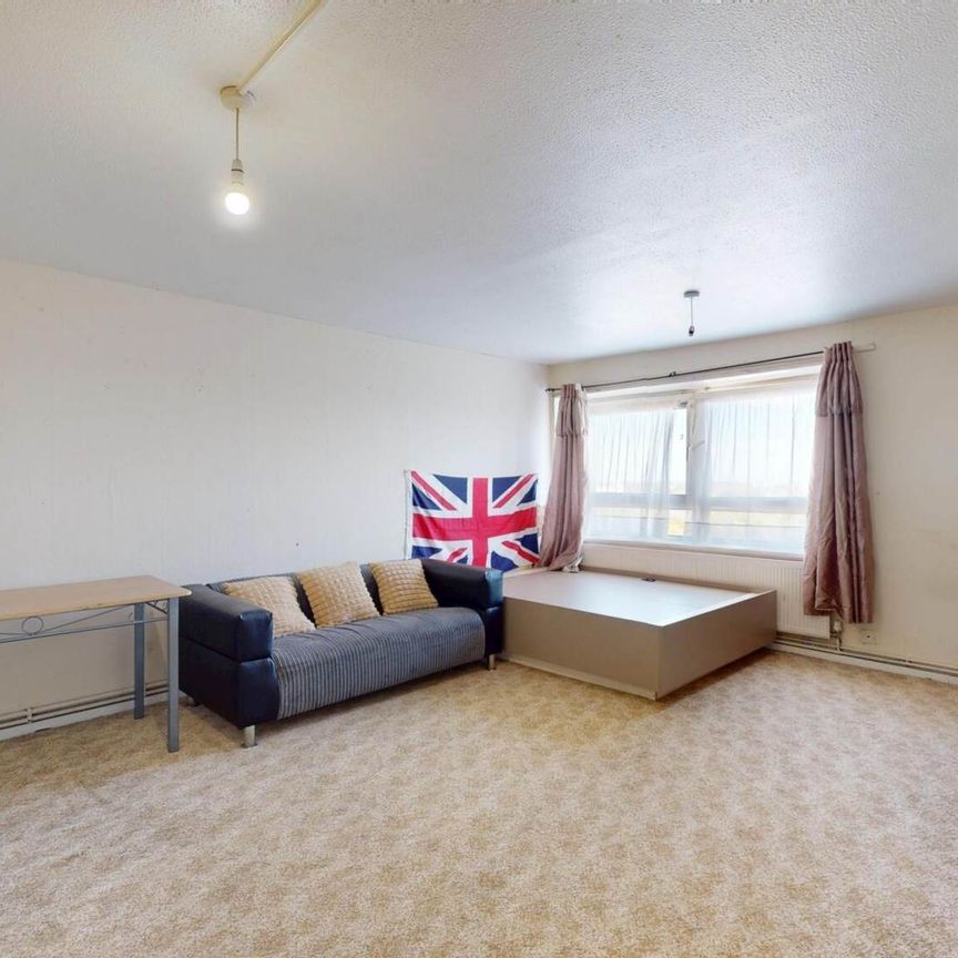 Price £1,700 pcm - Available Now - Part Furnished - Photo 1