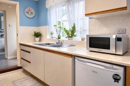 1 bedroom in a house share to rent - Photo 5