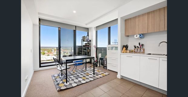 FURNISHED 1 BEDROOM APARTMENT WITH BRILLIANT VIEWS! - Photo 1
