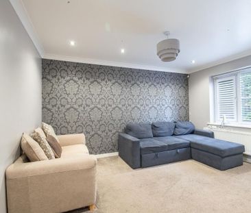 3 bedroom end of terrace house to rent - Photo 2