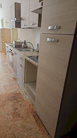 Spacious Single room Via la Farina - Photo 3