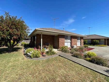 1/42 Greenville Drive, Grovedale - Photo 2