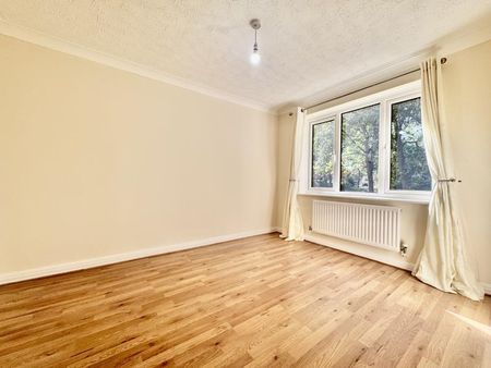4 bedroom detached house to rent - Photo 2
