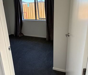 Modern 2BR Townhouse in Woodend - Photo 5