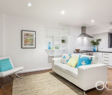 Open the Door to Seamless Style - Photo 4