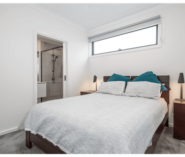 $530/w Almost New Triple Level Townhouse Great Location - Photo 4