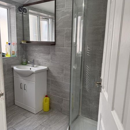5 bedroom terraced house to rent - Photo 4