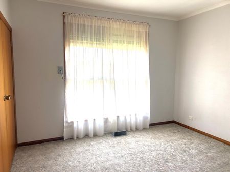 8 Hurlstone Crescent, Mill Park - Photo 3
