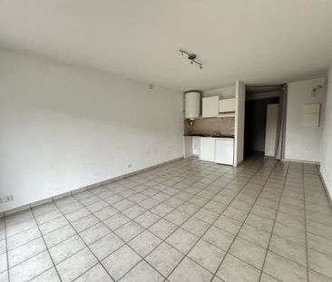 Location Appartement 1 pièce 37m² LE MONASTERE 12000 - Photo 2