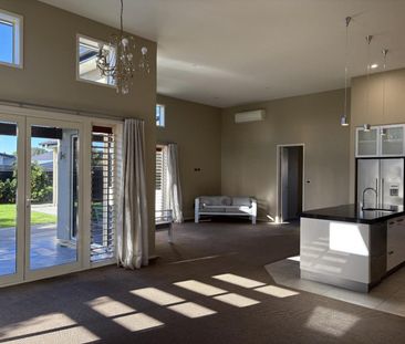 Modern Family Living - Photo 4