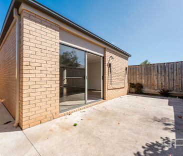 Charming, Convenient Living in Wyndham Vale! - Photo 6