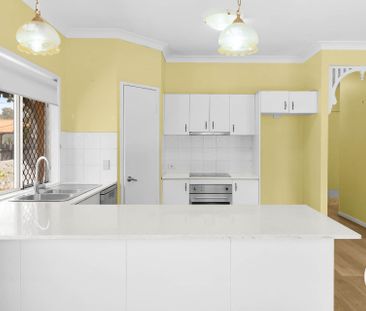 Charming & Whimsical Cottage Home - Photo 3
