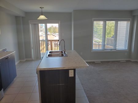 For Lease - 58 Butcher Crescent, Brantford, Ontario - Photo 2