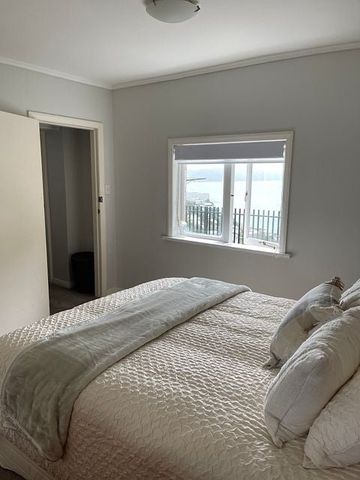 Stunning Harbour View 1BR Flat! - Photo 3