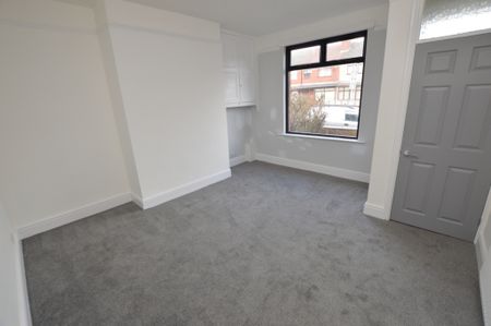 2 Bedroom Terraced House - Photo 2