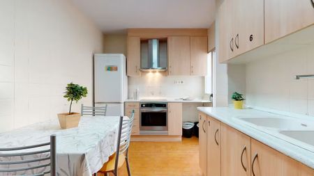 Plaça del Poeta Vicente Gaos, Valencia, Valencian Community 46021 - Photo 3