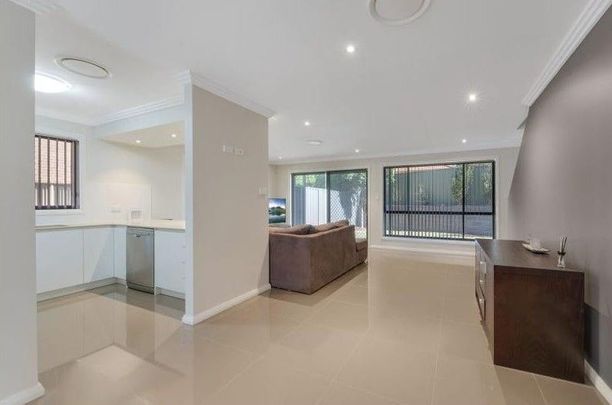 Stylish 3 Bedroom Townhouse in Glenmore Park - Photo 1