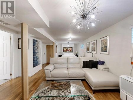 139 SCARBORO CRESCENT - Photo 2