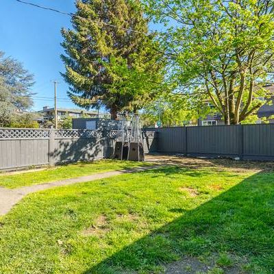 Kitsilano - Laundry - Gas Stove - Big Yard - Private - Townhouse - Photo 1