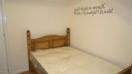 6 bedroom house to rent - Photo 2