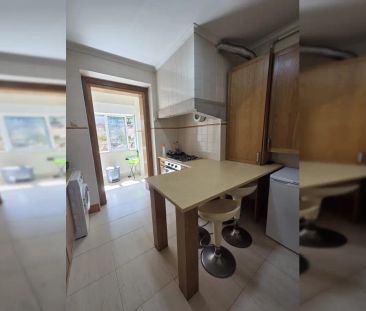 Room in a shared 7-bedroom apartment for rent in Lisbon. - Foto 6