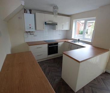 3 bedroom end of terrace house to rent - Photo 2