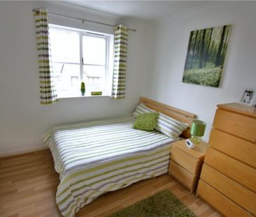 Alexandra Gardens, Woking - 2 bedrooms Property for lettings - Seym... - Photo 2