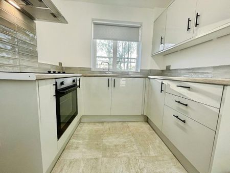 2 bedroom semi-detached house to rent - Photo 4