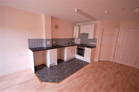 St. Thomas Road, Spalding, Lincolnshire, PE11 - Photo 3