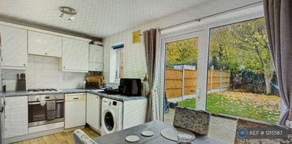 3 bedroom detached house to rent - Photo 2