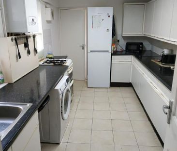 1 bedroom in a house share to rent - Photo 4